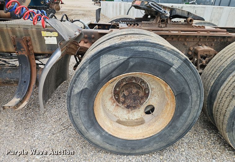 image for item EI8692 1996 Volvo WIA64T semi truck