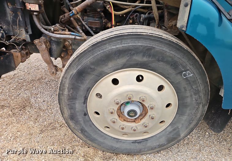 image for item EI8692 1996 Volvo WIA64T semi truck