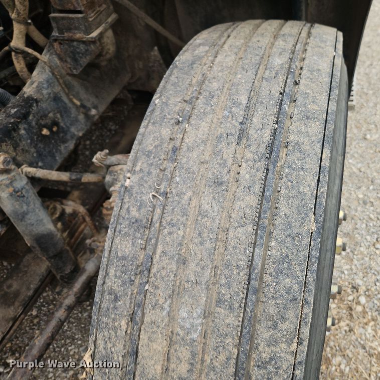 image for item EI8692 1996 Volvo WIA64T semi truck