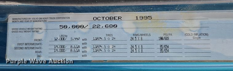 image for item EI8692 1996 Volvo WIA64T semi truck