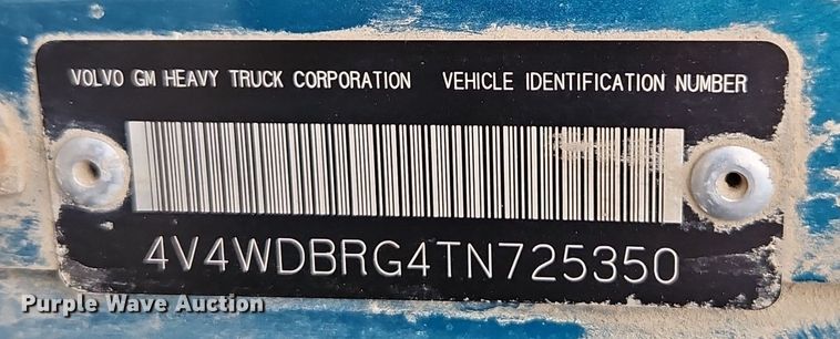 image for item EI8692 1996 Volvo WIA64T semi truck