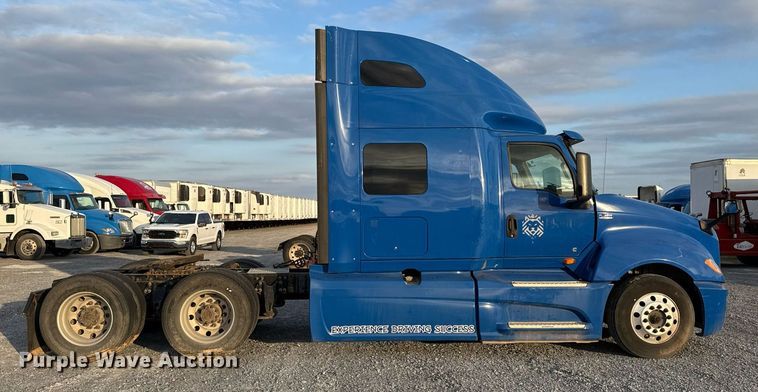 image for item EJ3226 2018 International LT625 semi truck