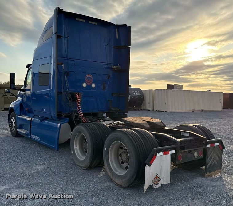 image for item EJ3226 2018 International LT625 semi truck