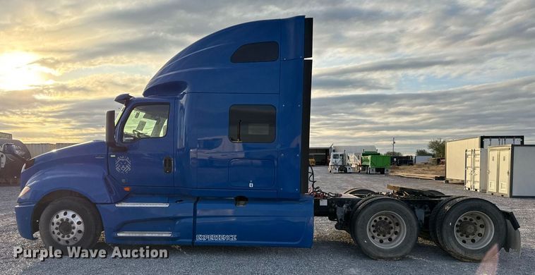 image for item EJ3226 2018 International LT625 semi truck