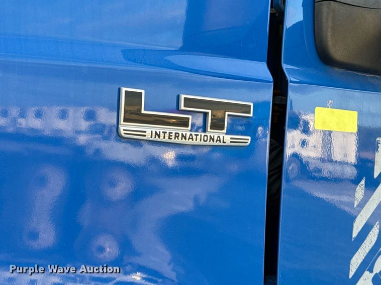 image for item EJ3226 2018 International LT625 semi truck