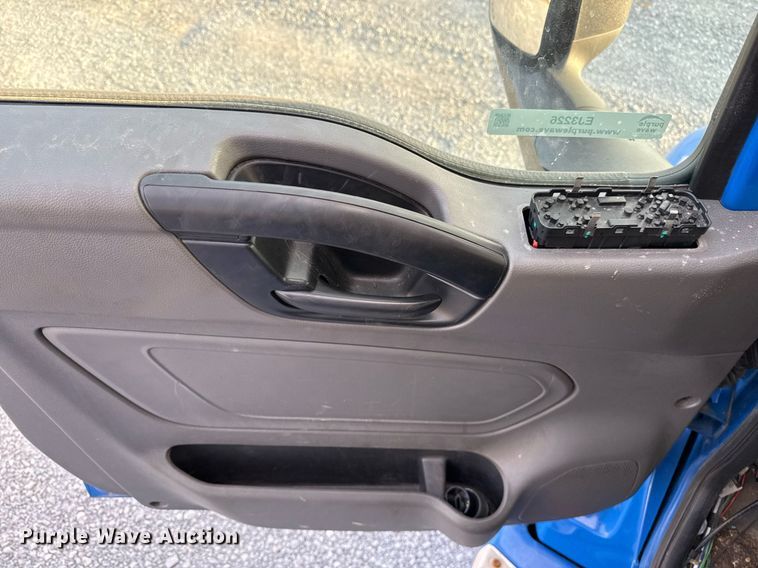 image for item EJ3226 2018 International LT625 semi truck