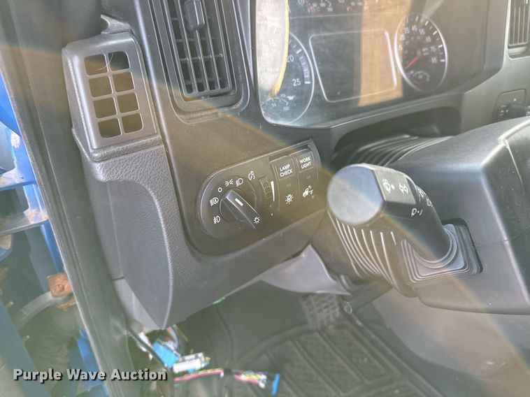 image for item EJ3226 2018 International LT625 semi truck