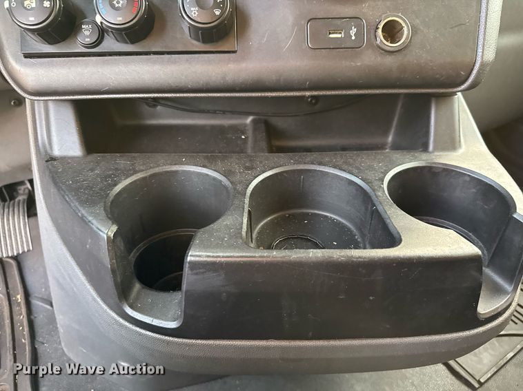 image for item EJ3226 2018 International LT625 semi truck