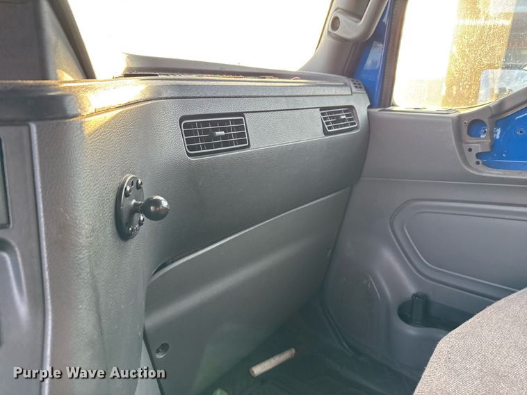 image for item EJ3226 2018 International LT625 semi truck