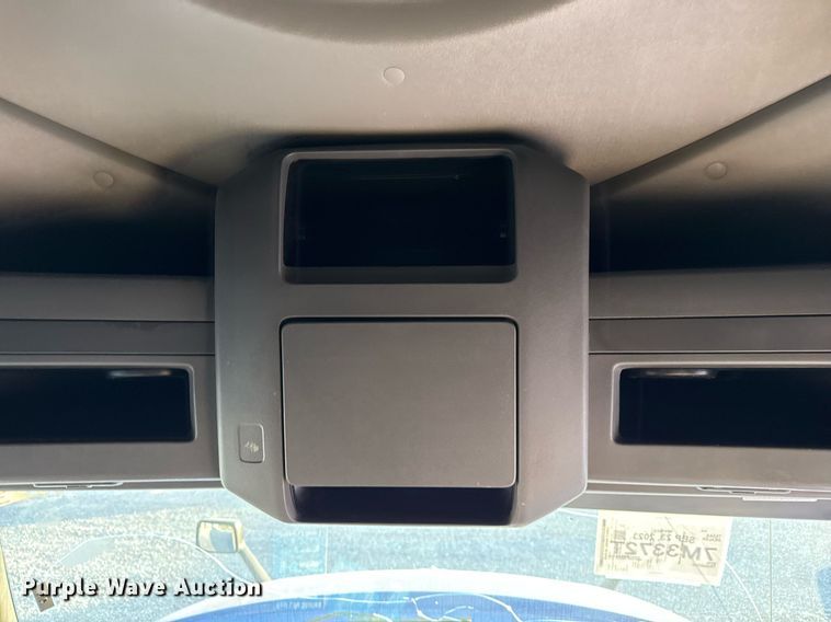 image for item EJ3226 2018 International LT625 semi truck