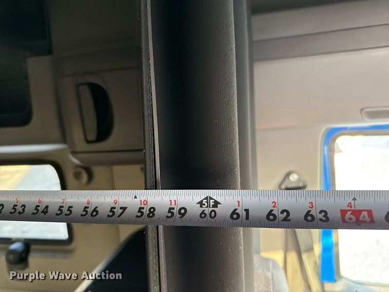 image for item EJ3226 2018 International LT625 semi truck