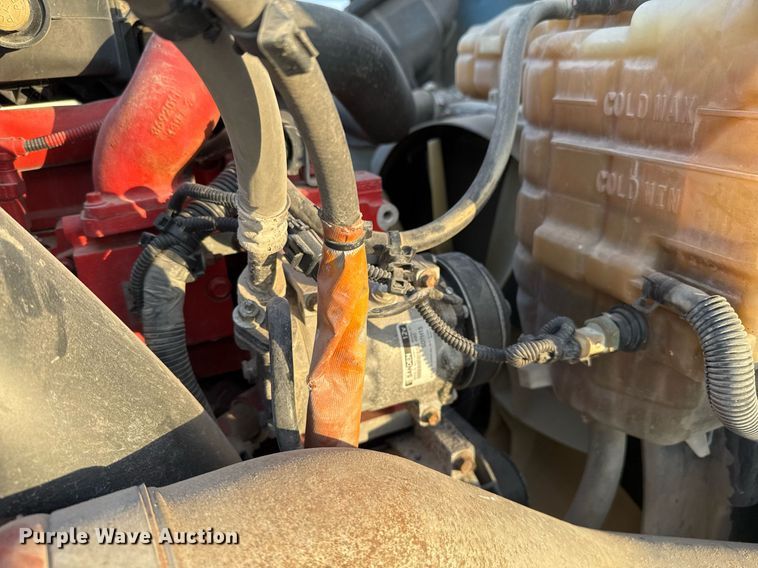 image for item EJ3226 2018 International LT625 semi truck