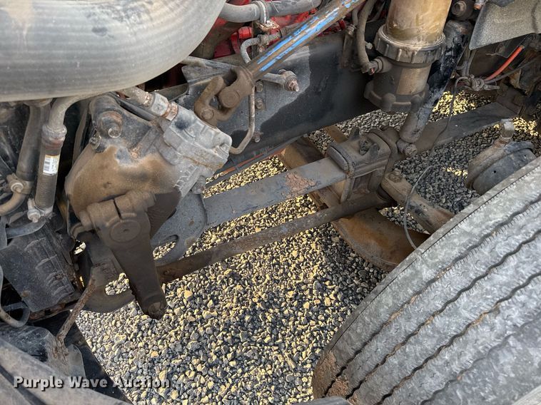 image for item EJ3226 2018 International LT625 semi truck