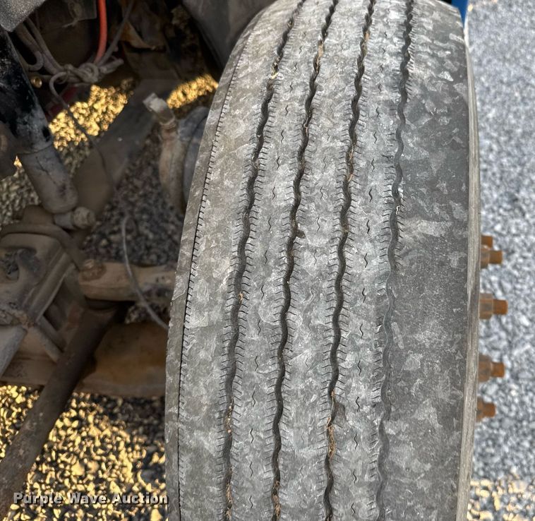 image for item EJ3226 2018 International LT625 semi truck