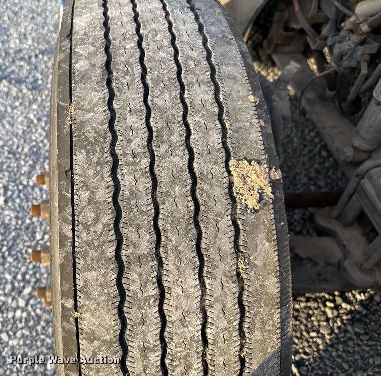 image for item EJ3226 2018 International LT625 semi truck