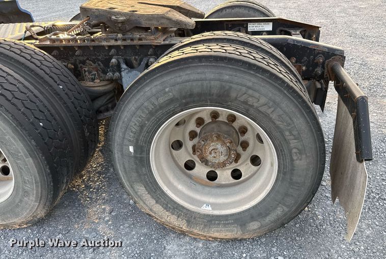 image for item EJ3226 2018 International LT625 semi truck