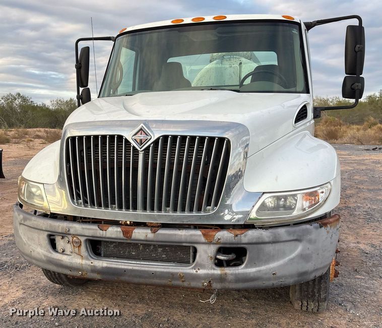 image for item EJ3227 2011 International 4300 tank truck