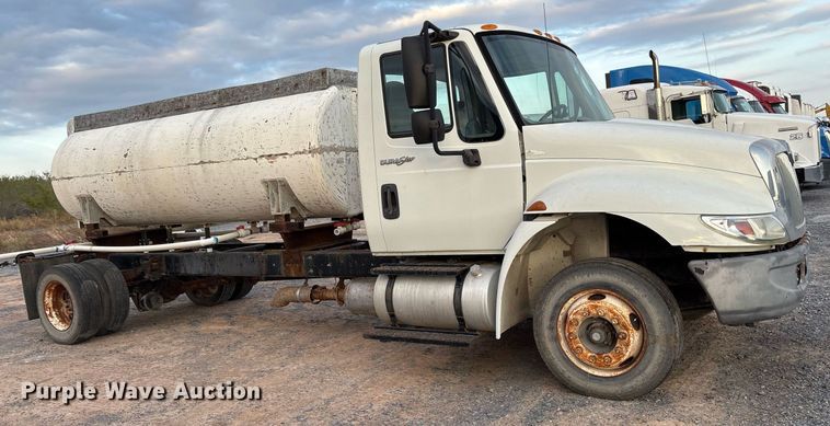 image for item EJ3227 2011 International 4300 tank truck