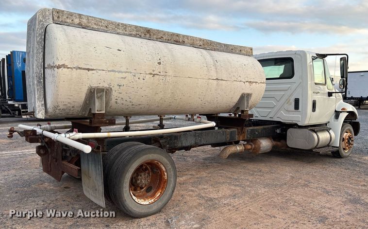 image for item EJ3227 2011 International 4300 tank truck