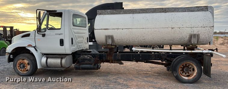image for item EJ3227 2011 International 4300 tank truck