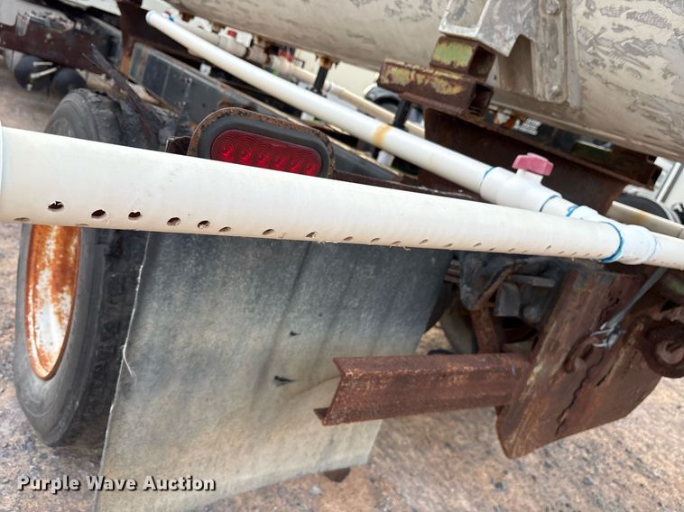 image for item EJ3227 2011 International 4300 tank truck