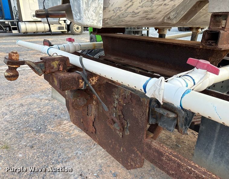 image for item EJ3227 2011 International 4300 tank truck