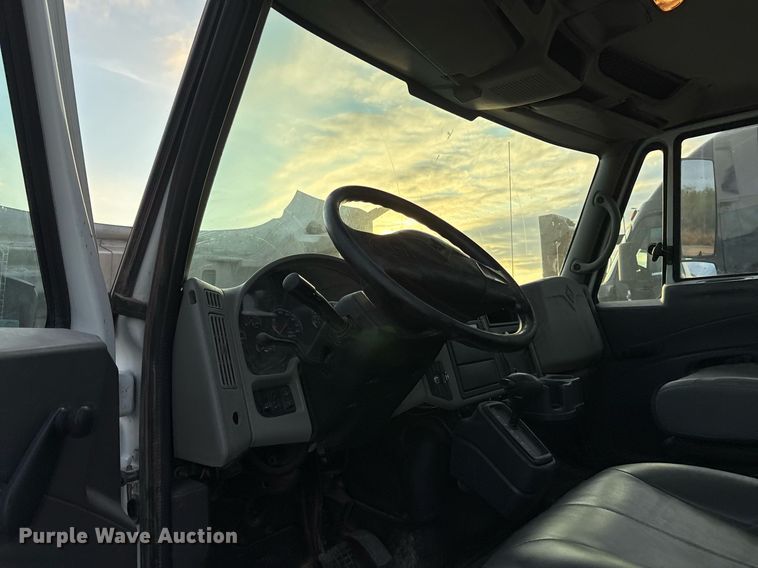 image for item EJ3227 2011 International 4300 tank truck