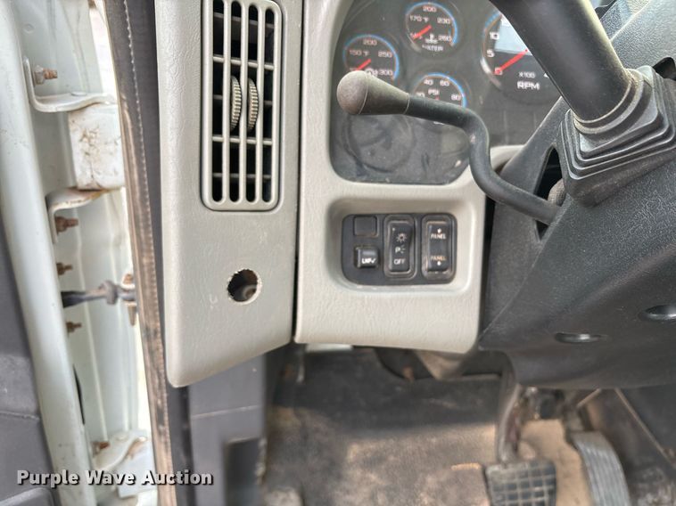 image for item EJ3227 2011 International 4300 tank truck