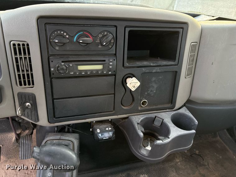 image for item EJ3227 2011 International 4300 tank truck