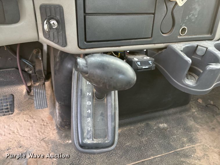 image for item EJ3227 2011 International 4300 tank truck