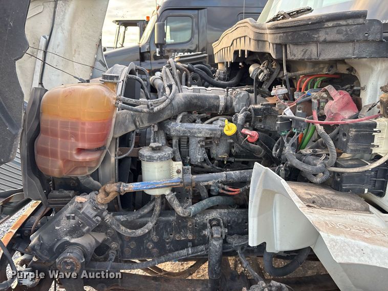 image for item EJ3227 2011 International 4300 tank truck