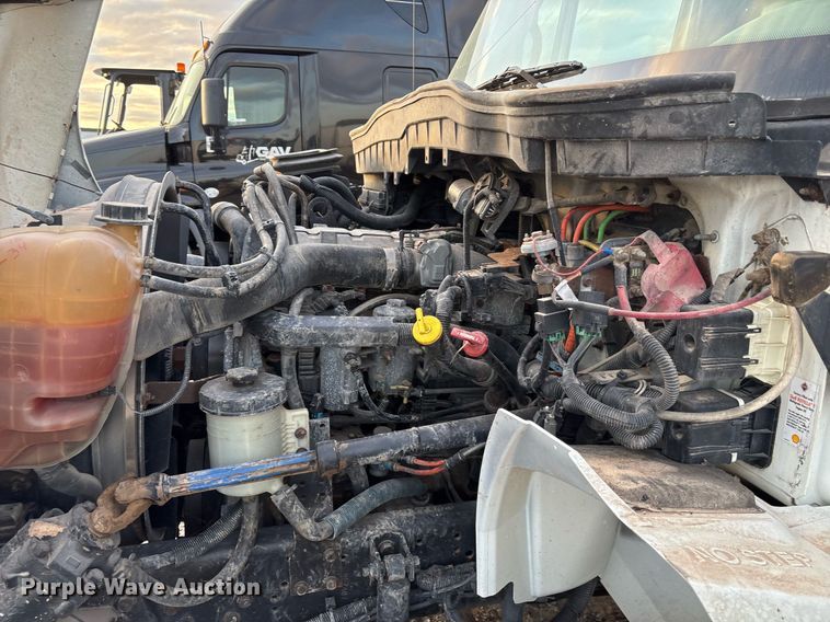 image for item EJ3227 2011 International 4300 tank truck