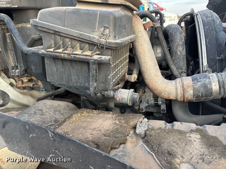 image for item EJ3227 2011 International 4300 tank truck