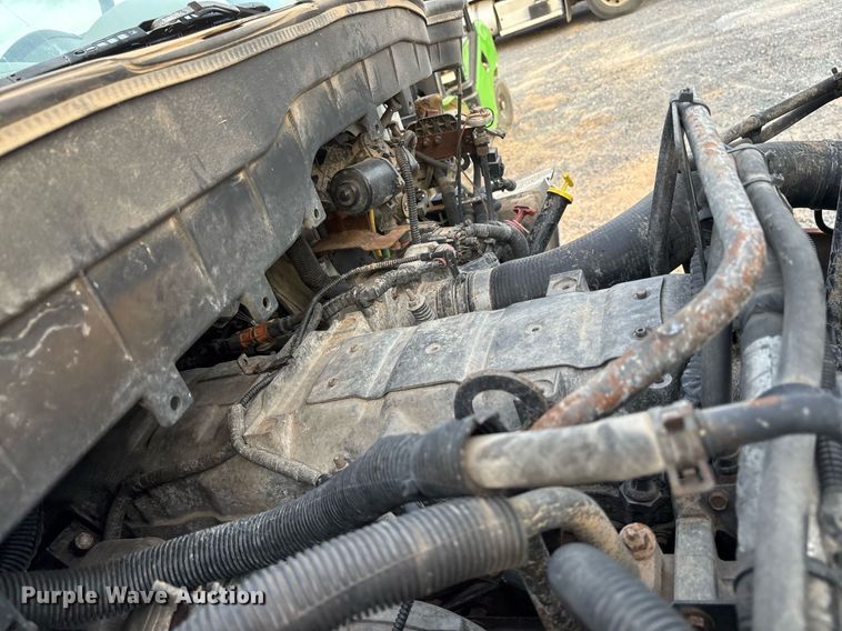 image for item EJ3227 2011 International 4300 tank truck