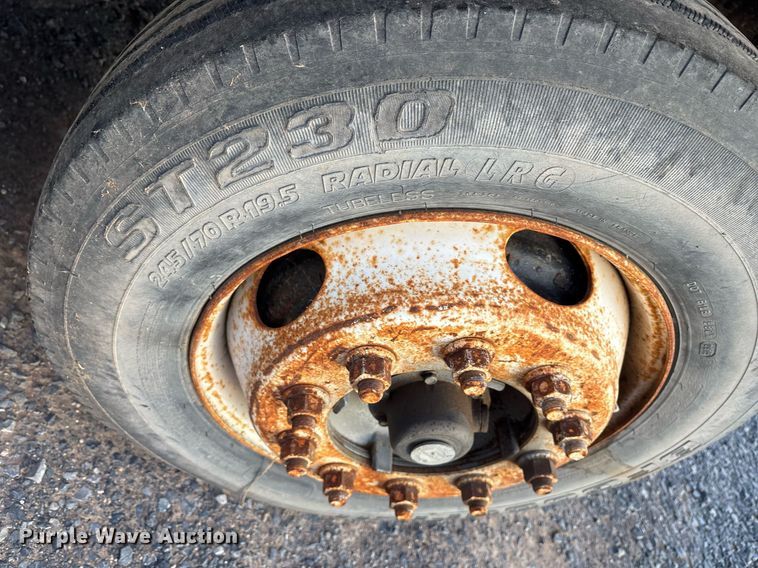 image for item EJ3227 2011 International 4300 tank truck