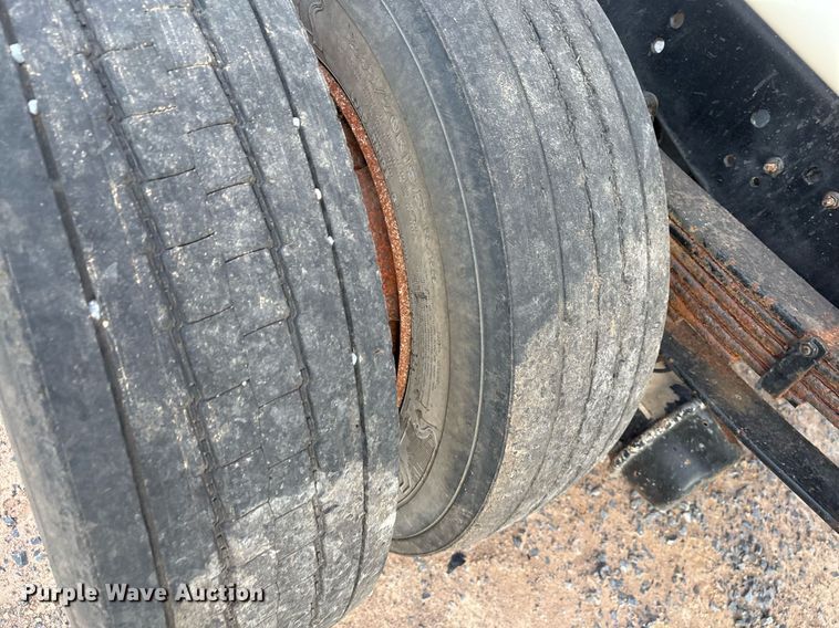 image for item EJ3227 2011 International 4300 tank truck