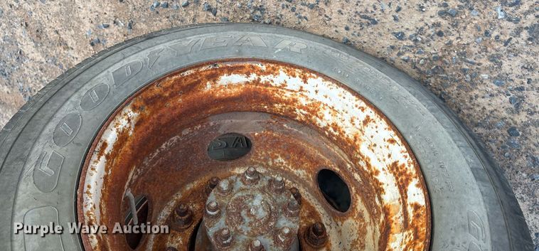 image for item EJ3227 2011 International 4300 tank truck