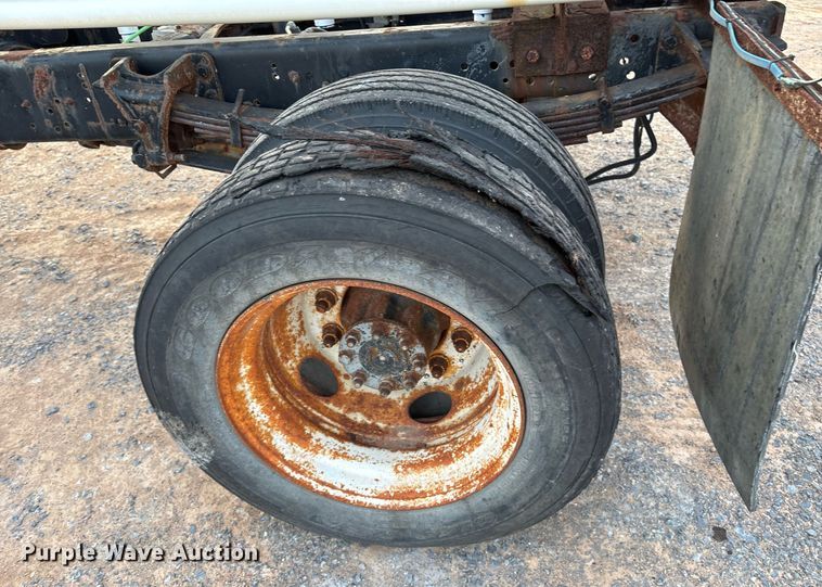 image for item EJ3227 2011 International 4300 tank truck