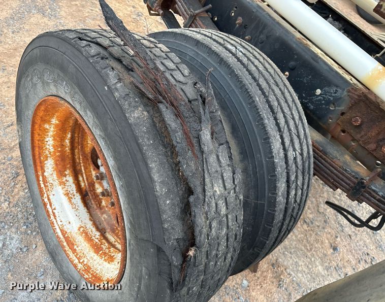 image for item EJ3227 2011 International 4300 tank truck