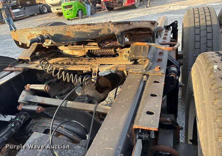 image for item EJ3229 2009 Volvo VN semi truck