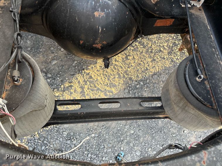 image for item EJ3229 2009 Volvo VN semi truck