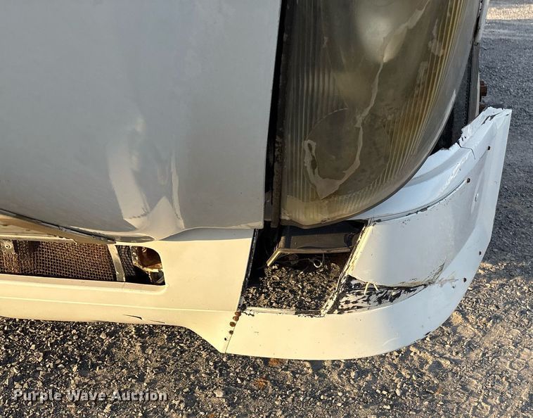 image for item EJ3229 2009 Volvo VN semi truck