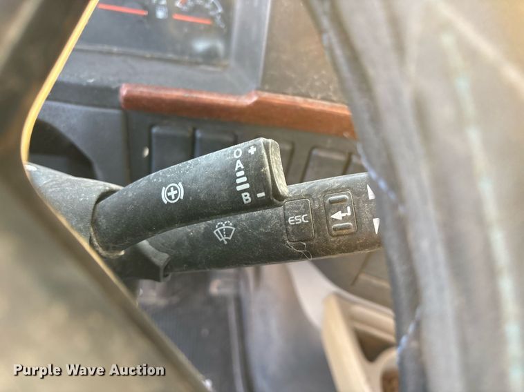 image for item EJ3229 2009 Volvo VN semi truck