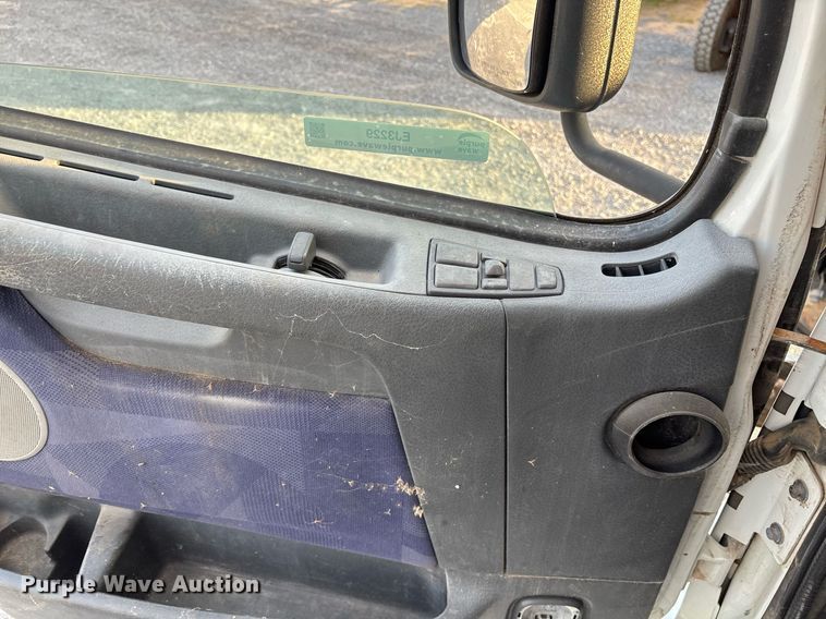 image for item EJ3229 2009 Volvo VN semi truck