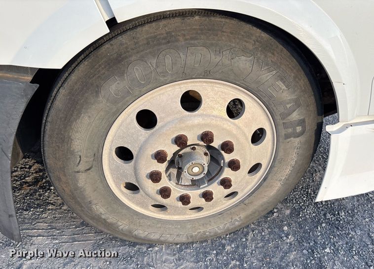 image for item EJ3229 2009 Volvo VN semi truck