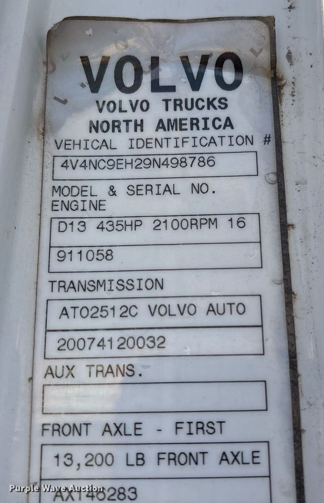 image for item EJ3229 2009 Volvo VN semi truck