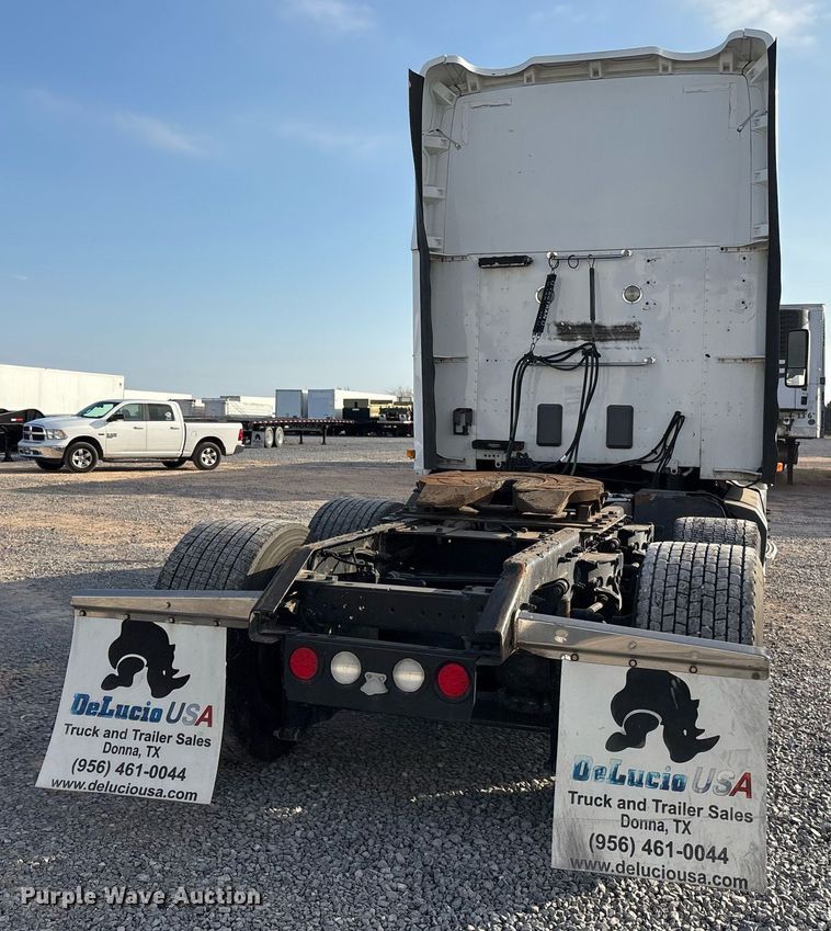 image for item EJ3230 2015 Kenworth T680 semi truck