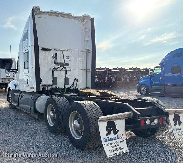 image for item EJ3230 2015 Kenworth T680 semi truck