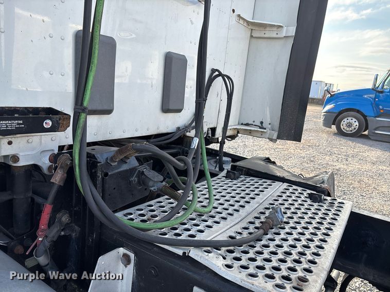 image for item EJ3230 2015 Kenworth T680 semi truck