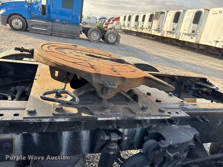 image for item EJ3230 2015 Kenworth T680 semi truck